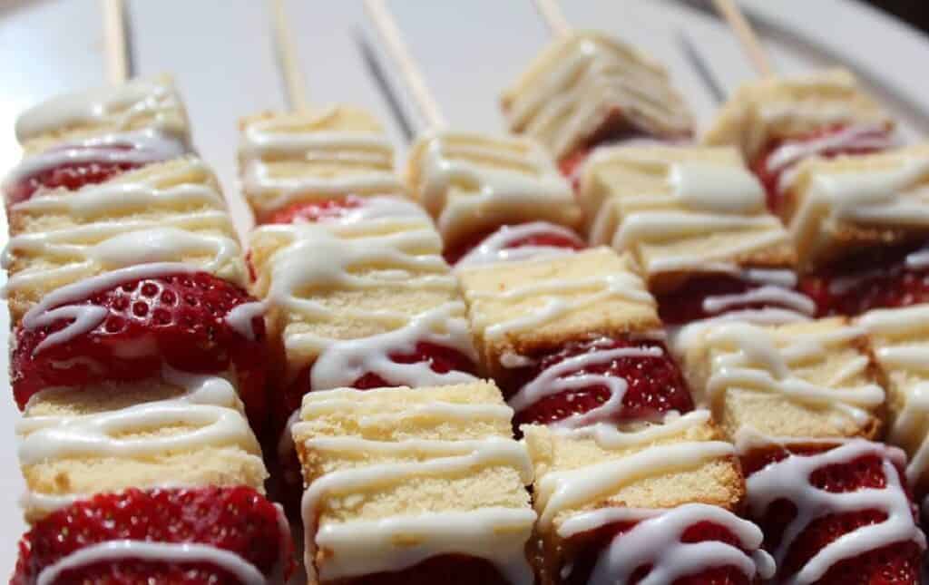 21 Fun Dessert Kabobs - Easy Dessert on a Stick Ideas